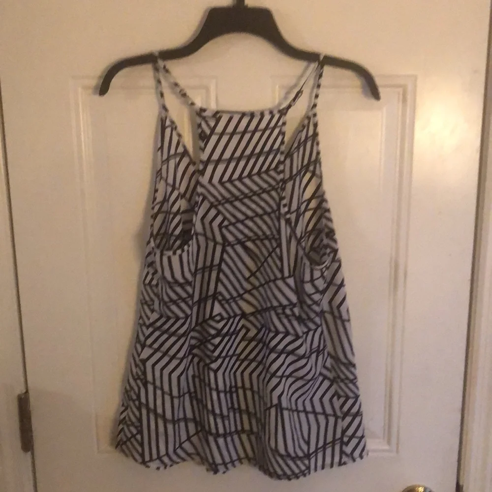 Sarah Spencer Size Small tank top black and white geometric 100% polyester - Picture 6 of 6